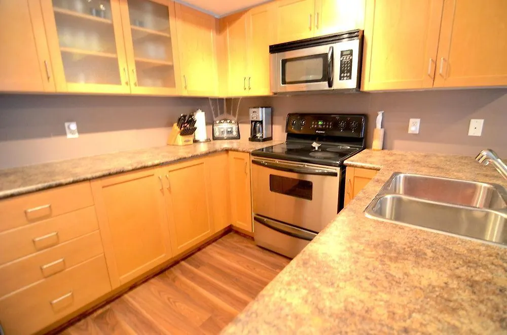 Toronto Escape - The Quartz Townhouse Apartment Canada