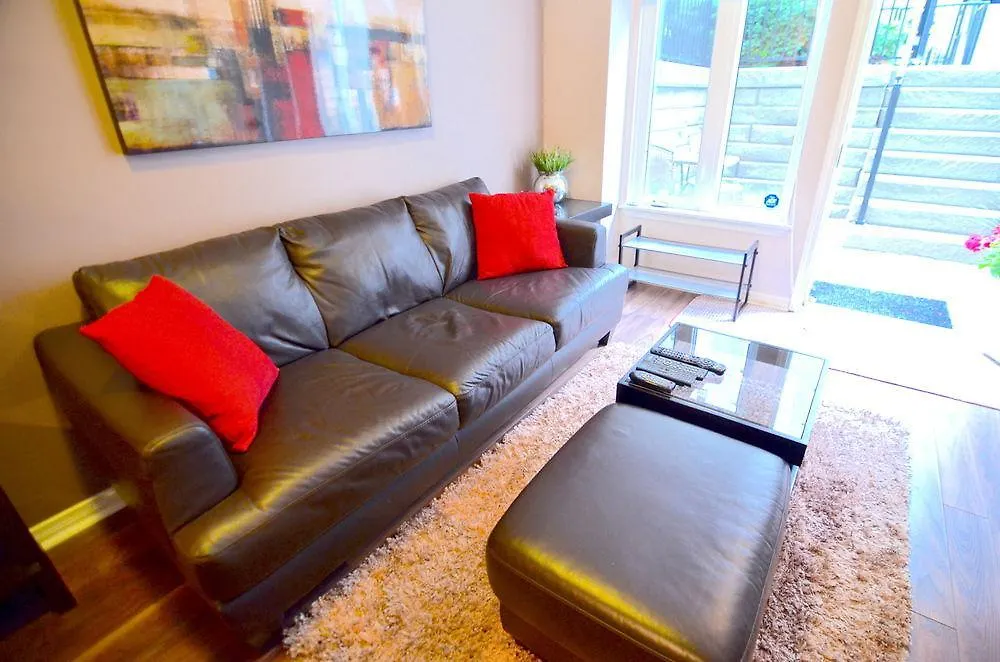 Toronto Escape - The Quartz Townhouse Apartment