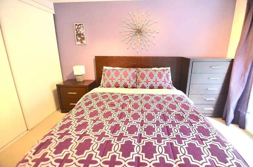 Toronto Escape - The Quartz Townhouse Apartment